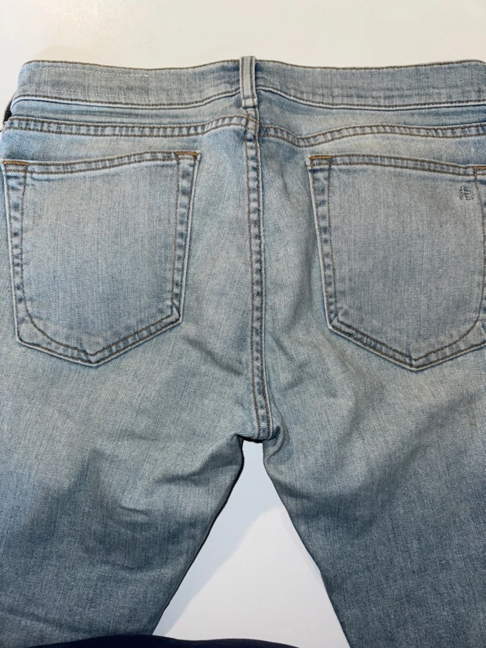 rag & bone Distressed Light Blue Denim “Dre Capris” Jeans size 27‎